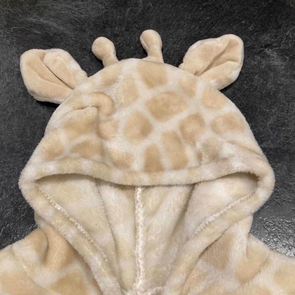 Infant boys tan brown giraffe print long sleeve hooded robe size 0-9 months